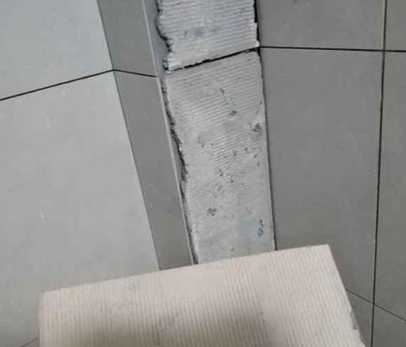 政和瓷砖空鼓维修公司分享下厨房瓷砖脱落的补救措施。